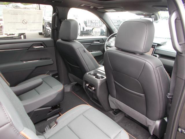 2025 GMC Acadia Vehicle Photo in LOWELL, MA 01852-4336