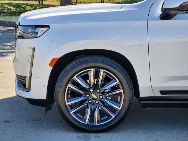 2022 Cadillac Escalade ESV Vehicle Photo in DENTON, TX 76210-9321