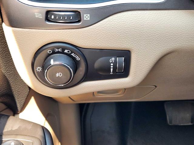 2019 Jeep Cherokee Vehicle Photo in DENTON, TX 76210-9321