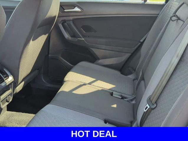 2020 Volkswagen Tiguan Vehicle Photo in Merrillville, IN 46410