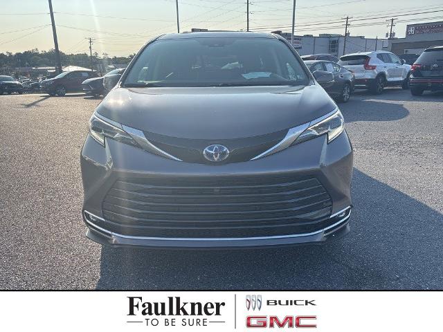 2024 Toyota Sienna Vehicle Photo in HARRISBURG, PA 17111-1033