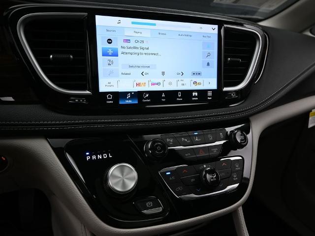 2024 Chrysler Pacifica Vehicle Photo in Cedar Rapids, IA 52402