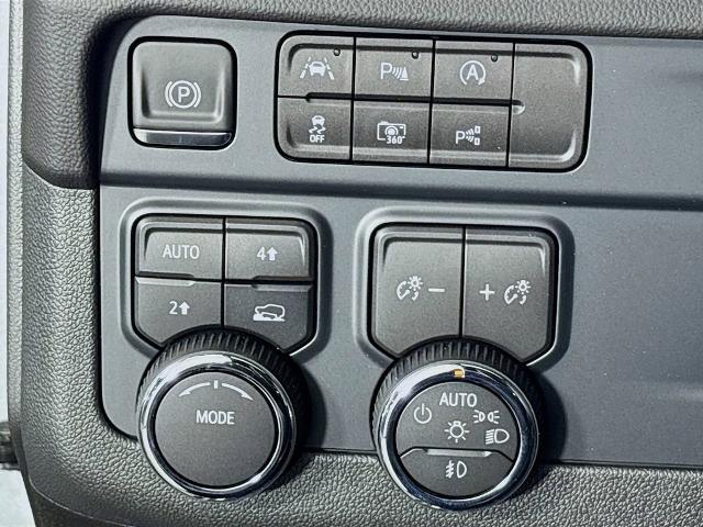 2025 Chevrolet Suburban Vehicle Photo in PUYALLUP, WA 98371-4149