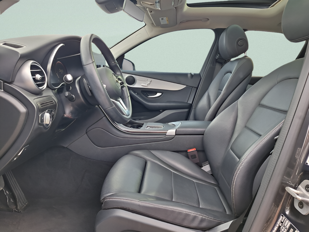 2022 Mercedes-Benz GLC photo 12 of 30