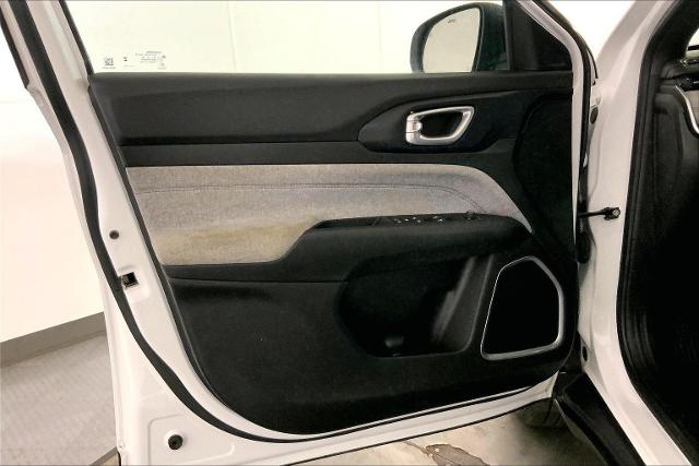 2023 Jeep Compass Vehicle Photo in KANSAS CITY, MO 64114-4502