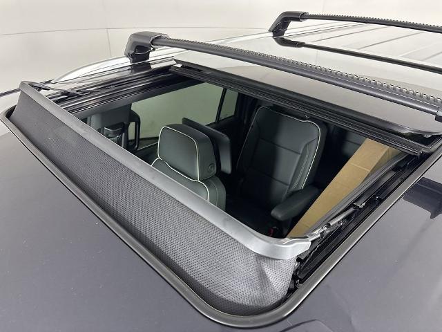 2025 Chevrolet Suburban Vehicle Photo in PUYALLUP, WA 98371-4149