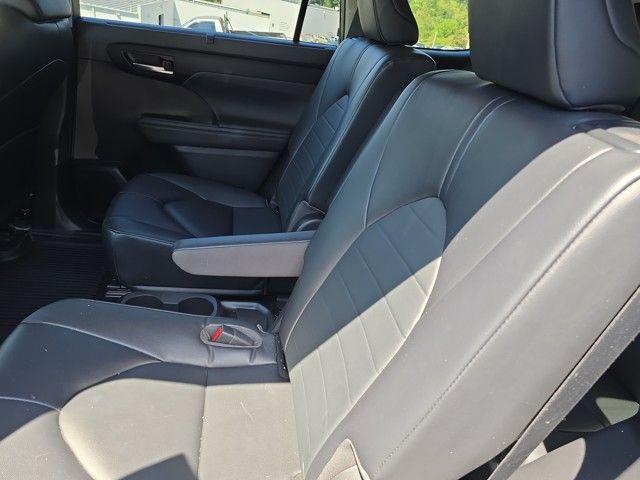 2023 Toyota Highlander Vehicle Photo in Pleasant Hills, PA 15236