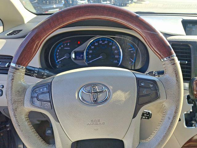 2013 Toyota Sienna Vehicle Photo in DANBURY, CT 06810-5034