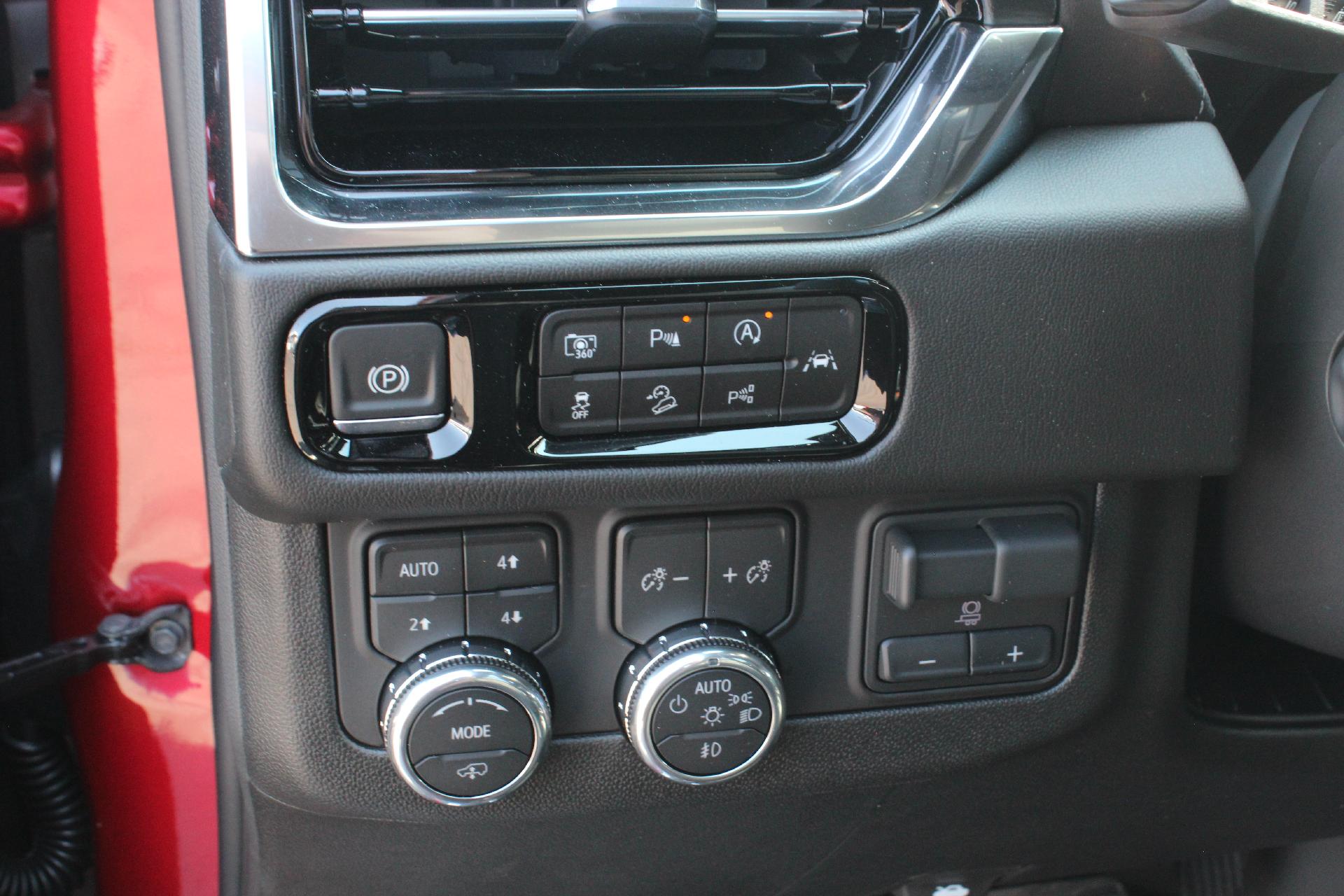 2025 GMC Yukon XL Vehicle Photo in AURORA, CO 80012-4011