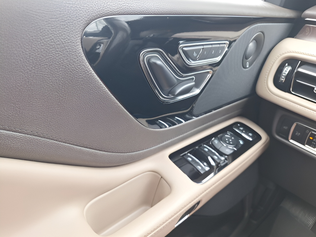 2023 Lincoln Aviator photo 19 of 36