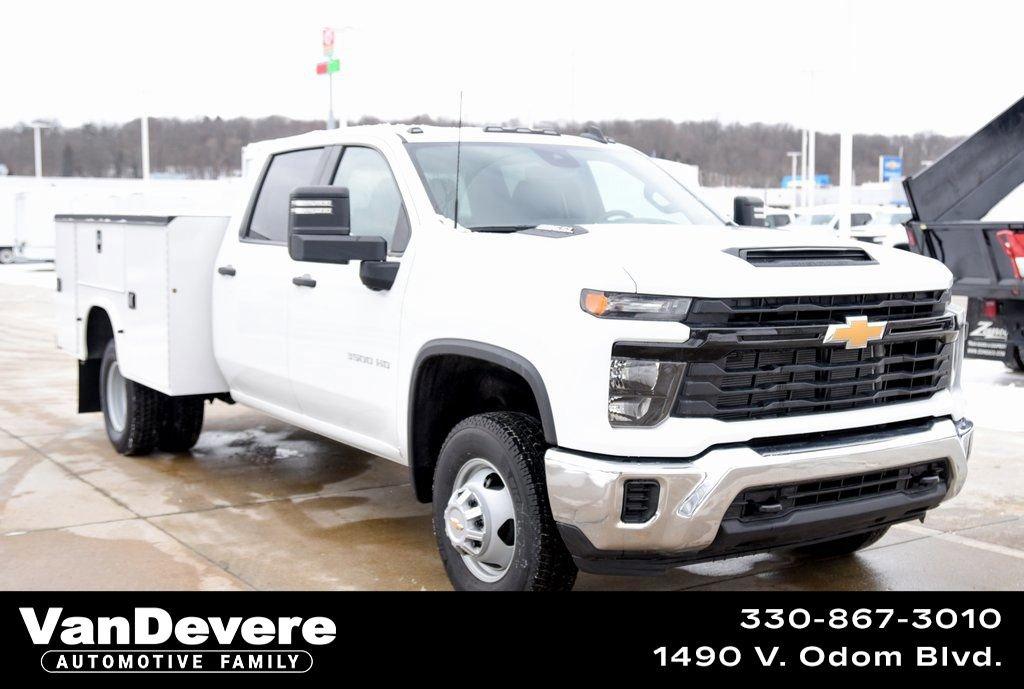 2025 Chevrolet Silverado 3500 HD Chassis Cab Vehicle Photo in AKRON, OH 44320-4088