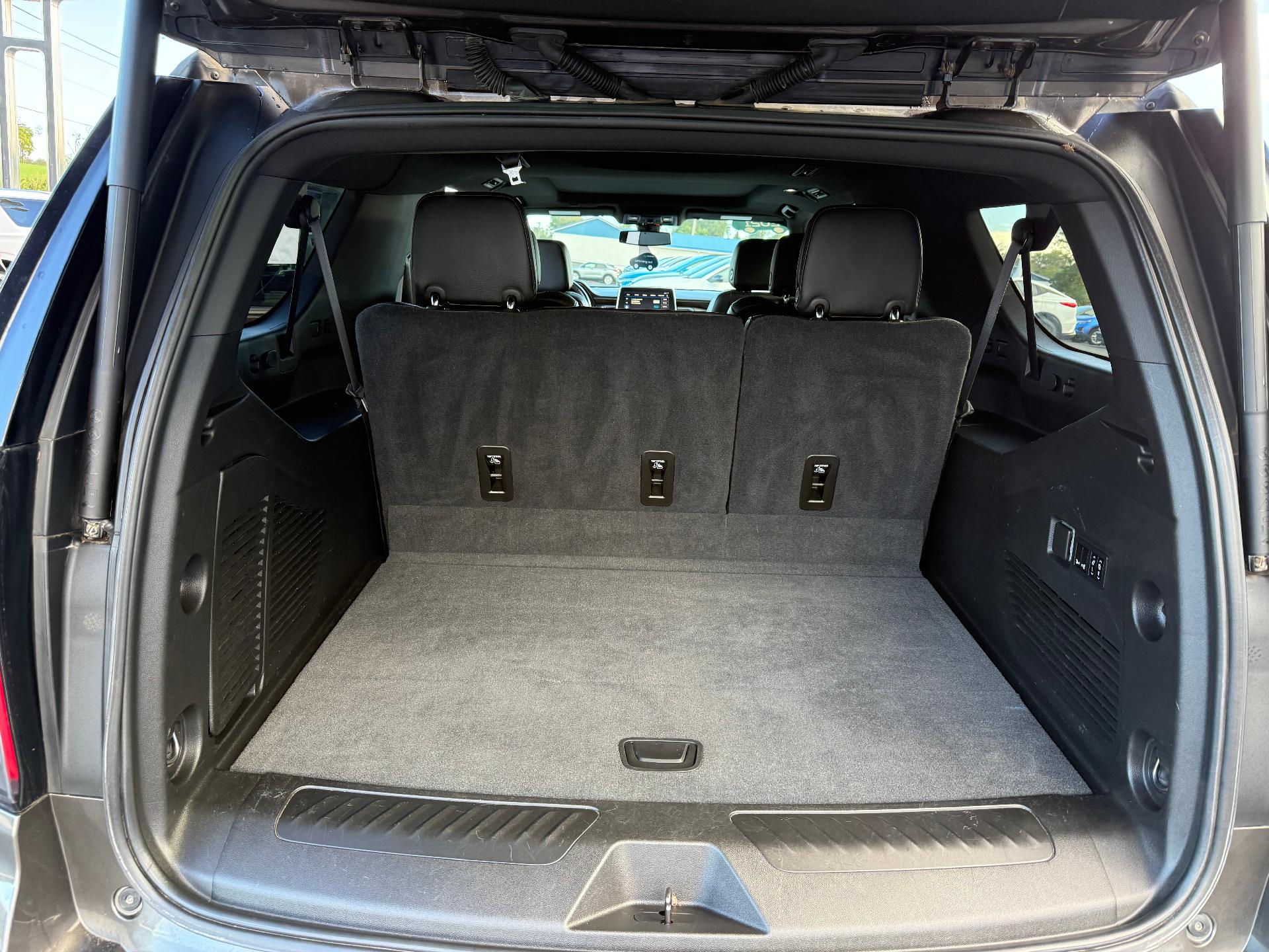 2021 Chevrolet Suburban photo 15 of 27