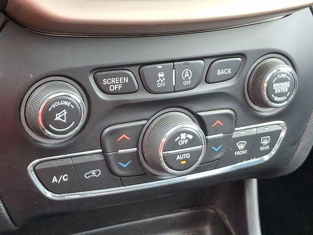 2017 Jeep Cherokee Vehicle Photo in DANBURY, CT 06810-5034