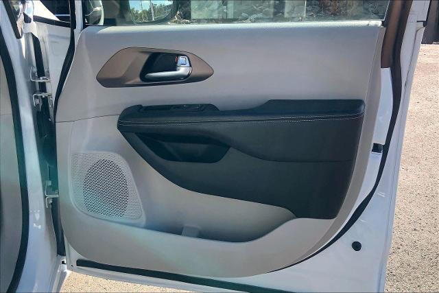 2021 Chrysler Voyager Vehicle Photo in KANSAS CITY, MO 64114-4502