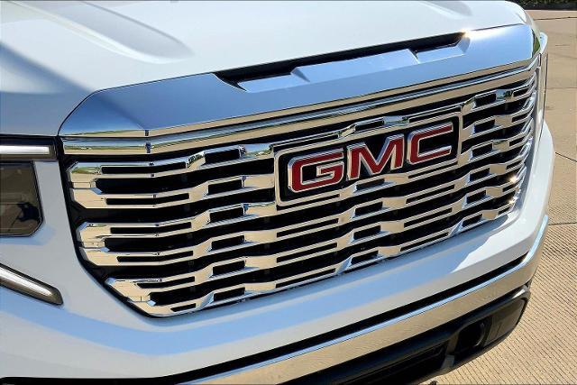 2025 GMC Sierra 1500 Vehicle Photo in TOPEKA, KS 66609-0000