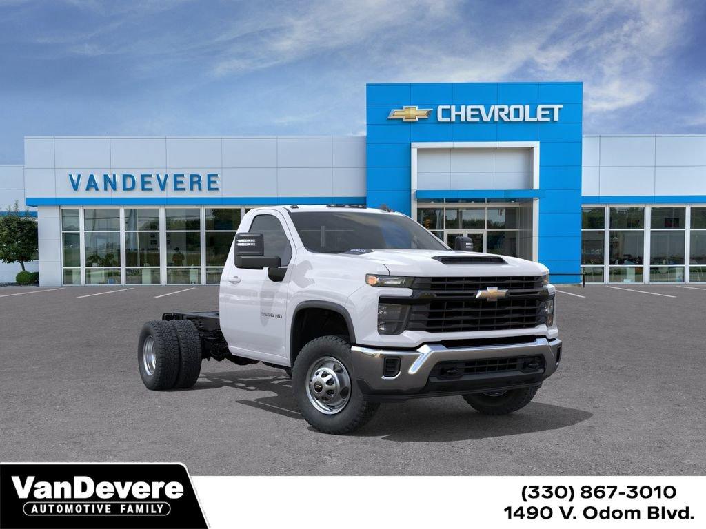 2026 Chevrolet Silverado 3500 HD Chassis Cab Vehicle Photo in AKRON, OH 44320-4088