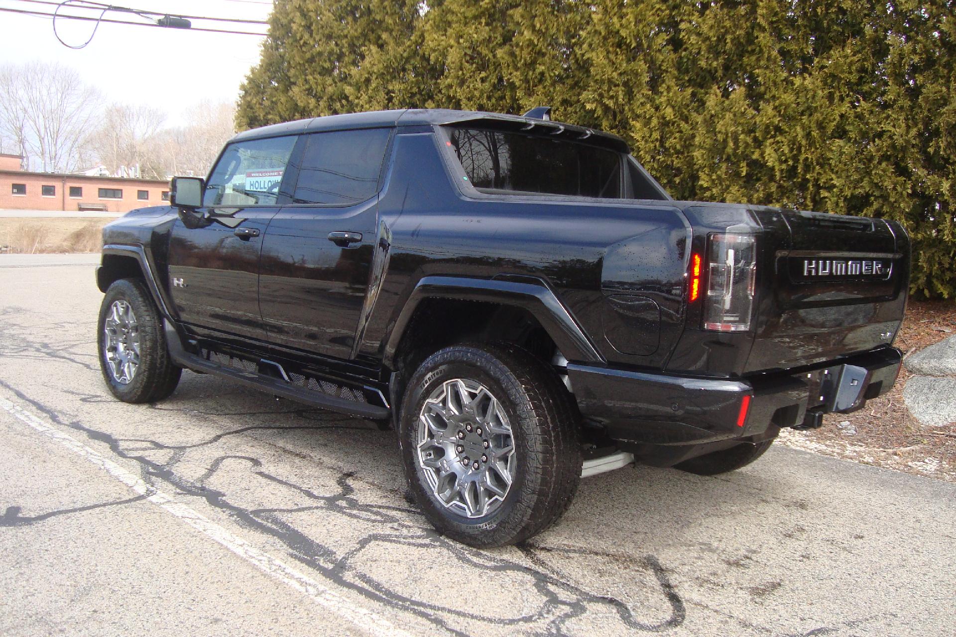 2025 GMC HUMMER EV Pickup Vehicle Photo in PORTSMOUTH, NH 03801-4196