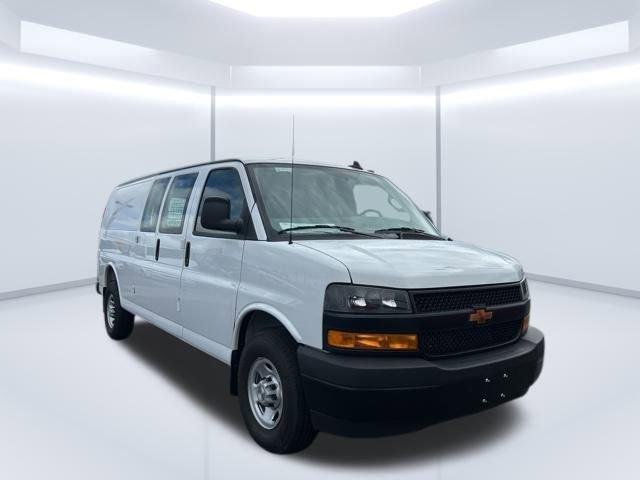 2025 Chevrolet Express Cargo 2500 Vehicle Photo in SAINT CLAIRSVILLE, OH 43950-8512