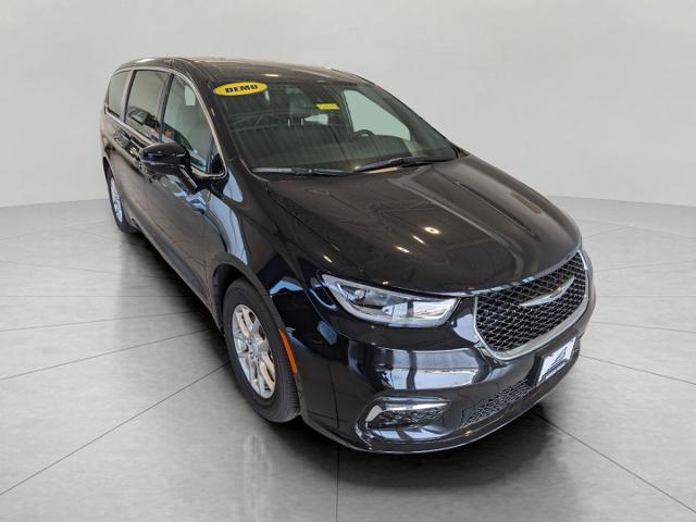 2026 Chrysler Pacifica Vehicle Photo in Neenah, WI 54956