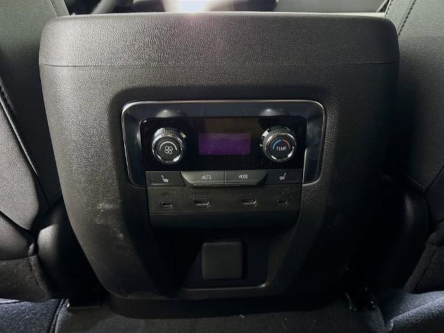 2025 Chevrolet Suburban Vehicle Photo in PUYALLUP, WA 98371-4149