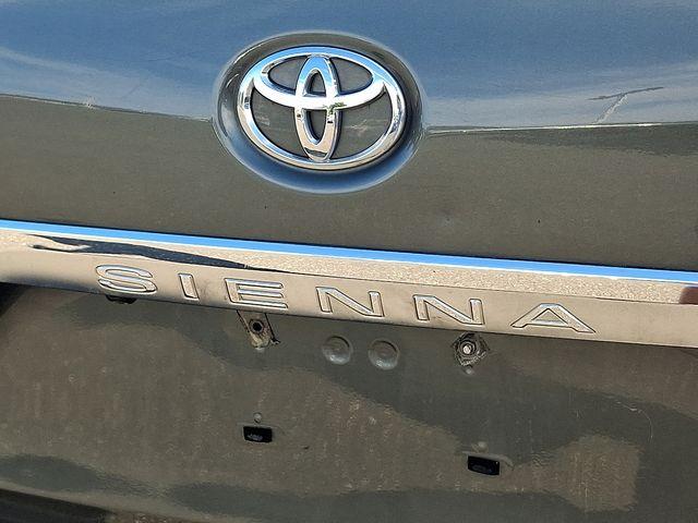 2013 Toyota Sienna Vehicle Photo in DANBURY, CT 06810-5034