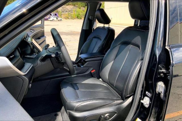 2023 Jeep Grand Cherokee Vehicle Photo in Kansas City, MO 64114