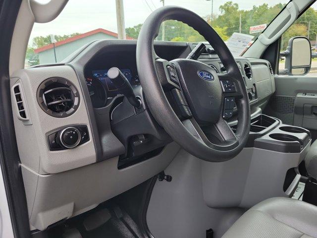 2024 Ford E-Series Cutaway Vehicle Photo in BRIDGMAN, MI 49106-9548
