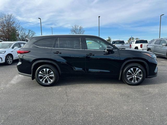 2022 Toyota Highlander Vehicle Photo in COLUMBIA, MO 65203-3903