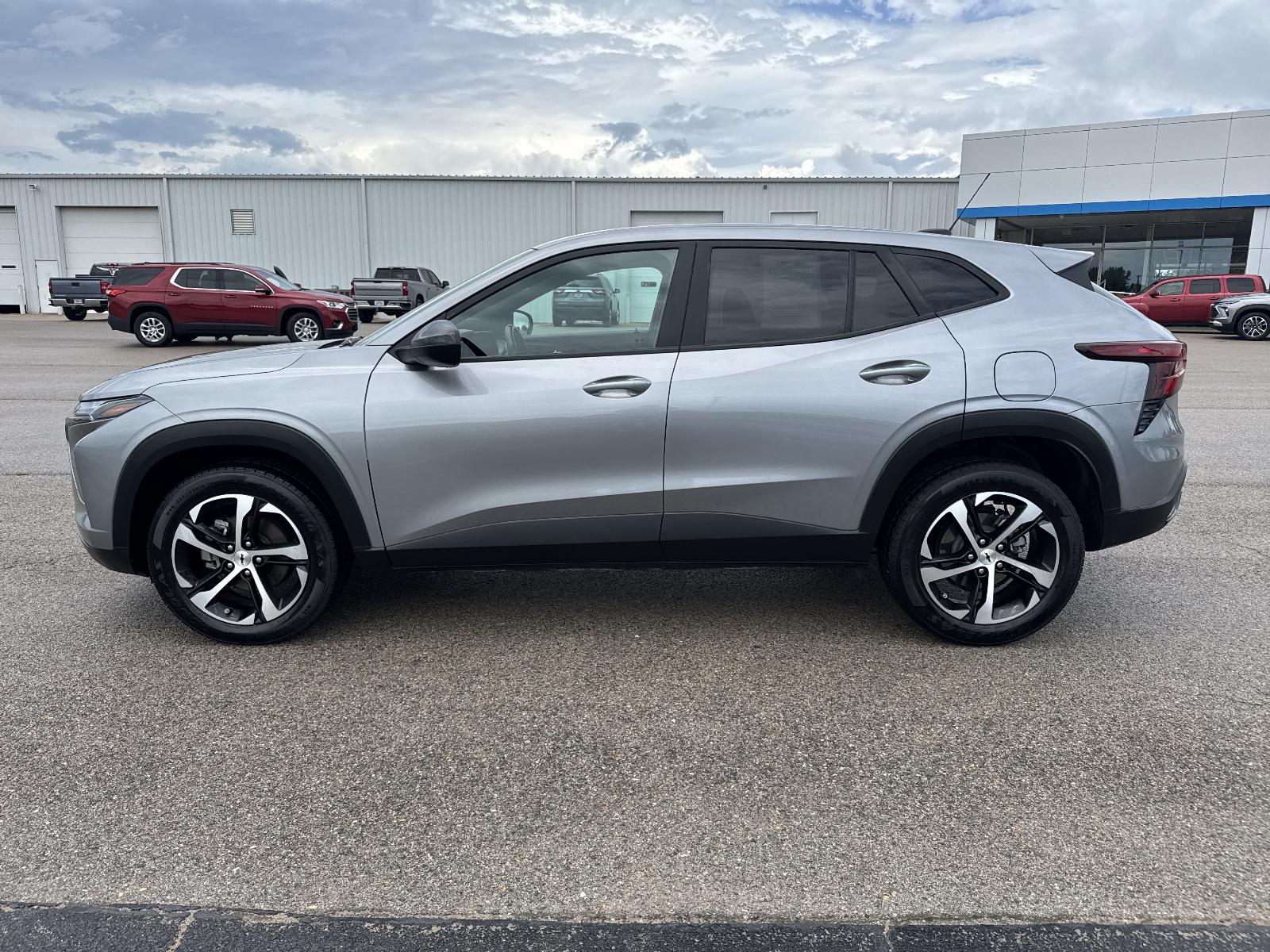 View vehicle photo 2