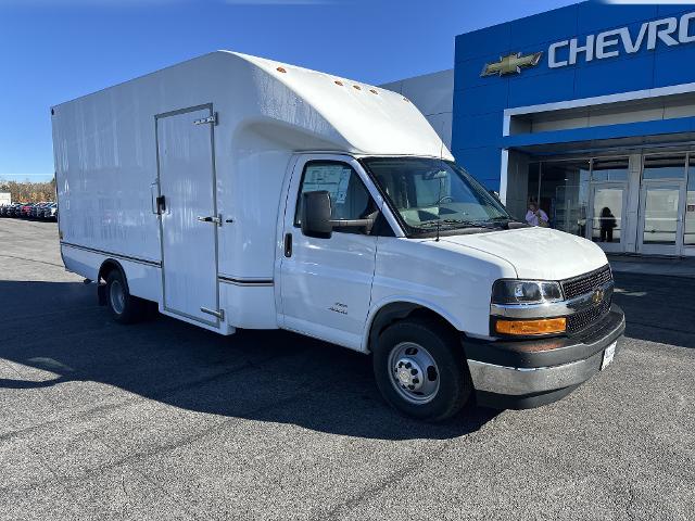 2026 Chevrolet Express Cutaway 4500 Vehicle Photo in AMSTERDAM, NY 12010-6209