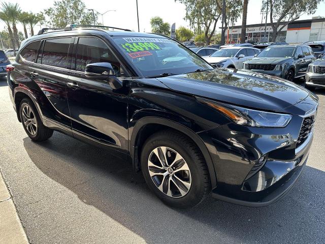 2022 Toyota Highlander Vehicle Photo in Tucson, AZ 85712