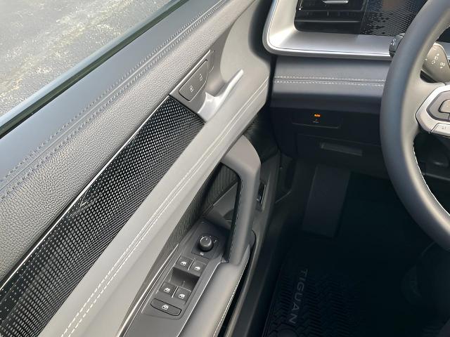 2025 Volkswagen Tiguan Vehicle Photo in Oshkosh, WI 54904
