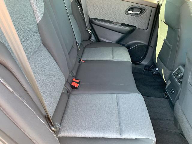 2022 Nissan Rogue Vehicle Photo in MOON TOWNSHIP, PA 15108-2571