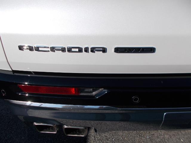 2024 GMC Acadia Vehicle Photo in LOWELL, MA 01852-4336