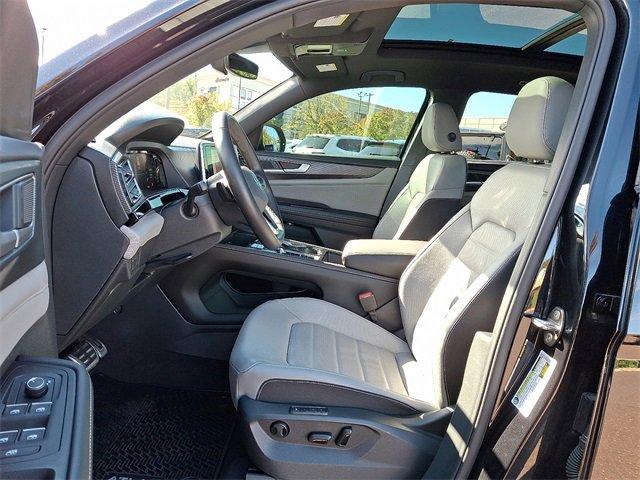 2024 Volkswagen Atlas Cross Sport Vehicle Photo in Willow Grove, PA 19090