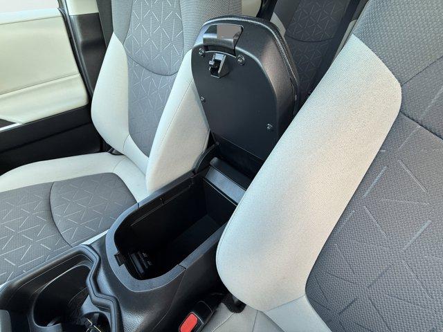 2020 Toyota RAV4 Vehicle Photo in LEOMINSTER, MA 01453-2952