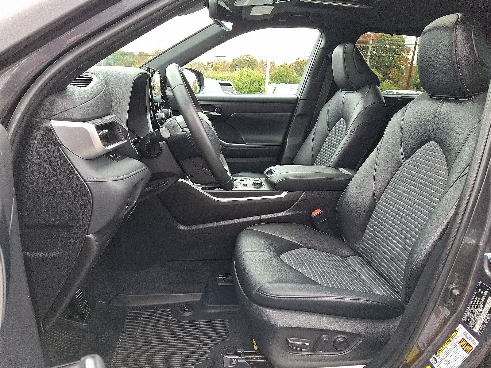 2022 Toyota Highlander Vehicle Photo in BETHLEHEM, PA 18017-9401