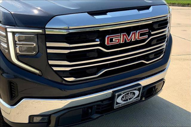 2022 GMC Sierra 1500 Vehicle Photo in TOPEKA, KS 66609-0000