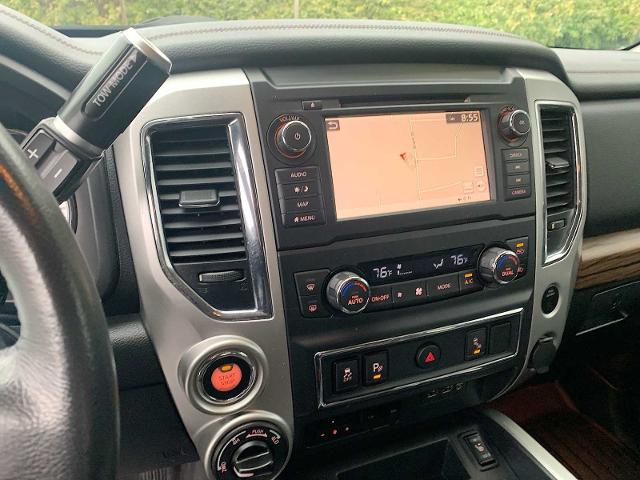 2019 Nissan Titan Vehicle Photo in MOON TOWNSHIP, PA 15108-2571