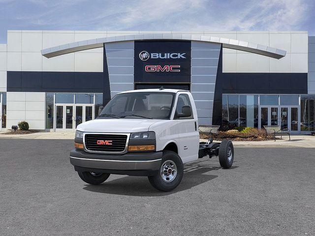 2025 GMC Savana Cutaway 3500 Vehicle Photo in DANBURY, CT 06810-5034
