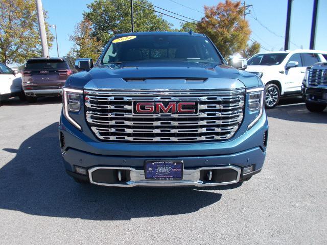 2024 GMC Sierra 1500 Vehicle Photo in LOWELL, MA 01852-4336