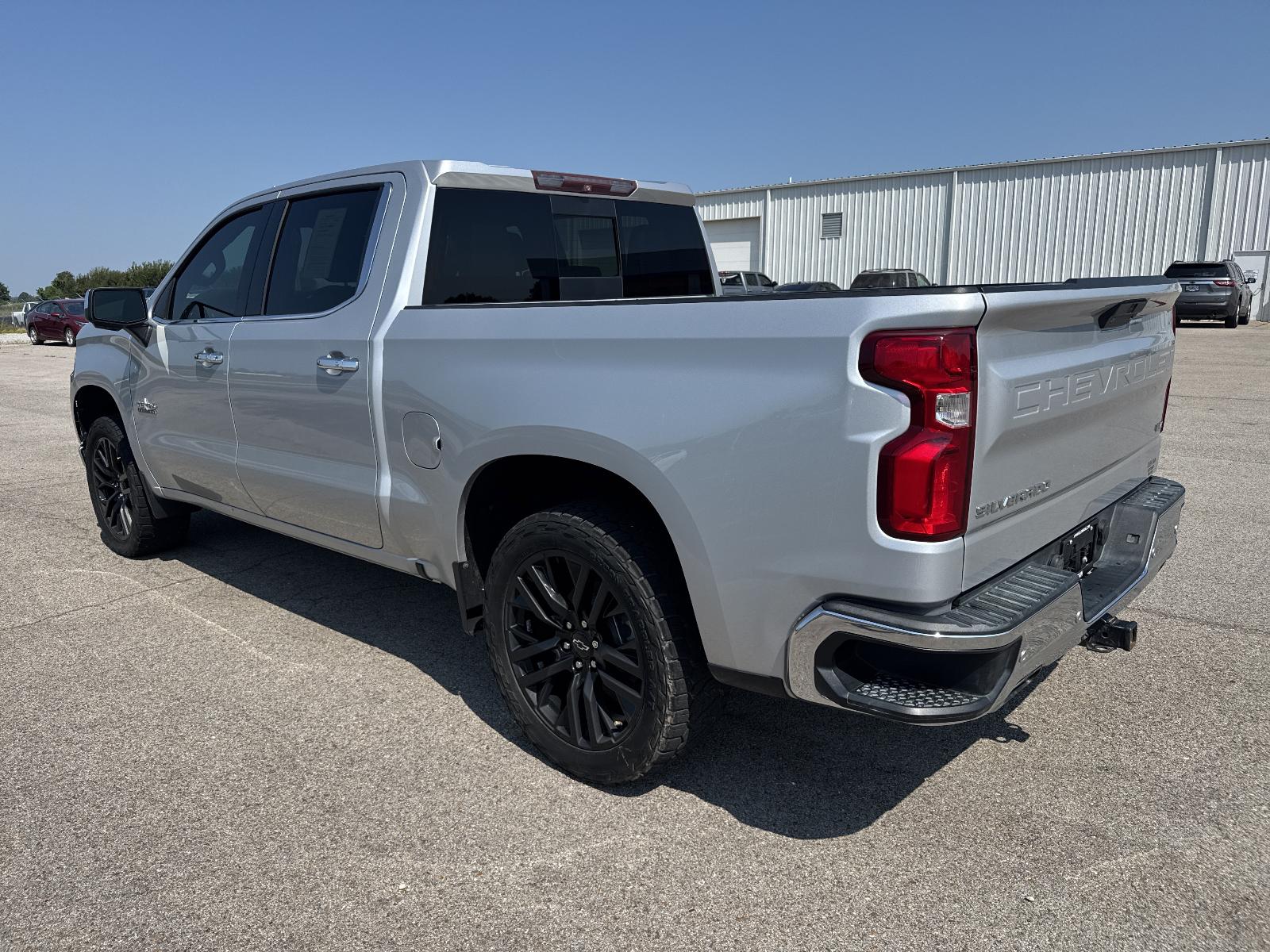 View vehicle photo 3