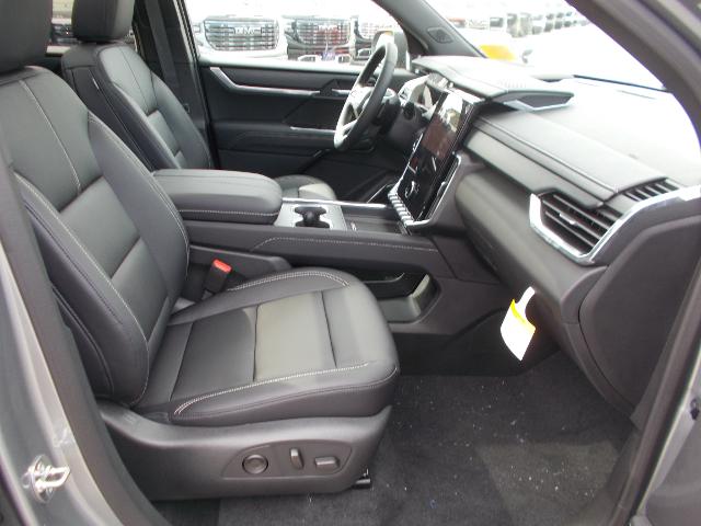 2025 GMC Acadia Vehicle Photo in LOWELL, MA 01852-4336