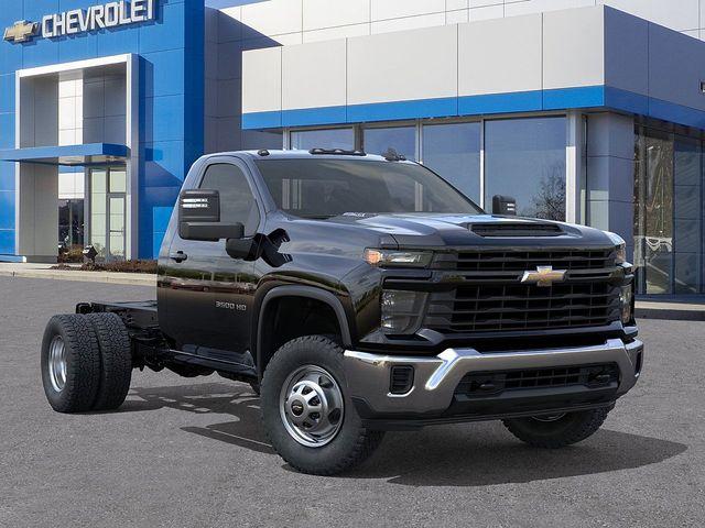 2025 Chevrolet Silverado 3500 HD Chassis Cab Vehicle Photo in DANBURY, CT 06810-5034
