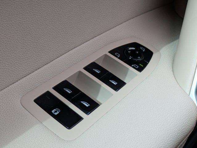 2025 BMW iX Vehicle Photo in BRUNSWICK, GA 31525-1881