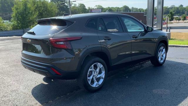 2024 Chevrolet Trax Vehicle Photo in MOON TOWNSHIP, PA 15108-2571
