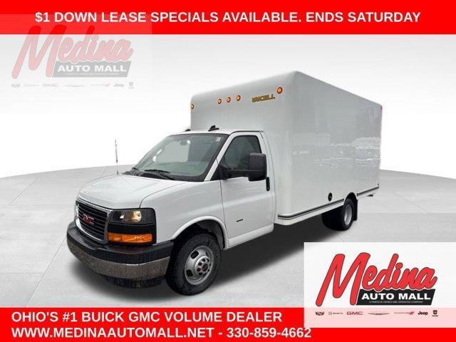 2025 GMC Savana Cutaway 3500 Vehicle Photo in MEDINA, OH 44256-9631