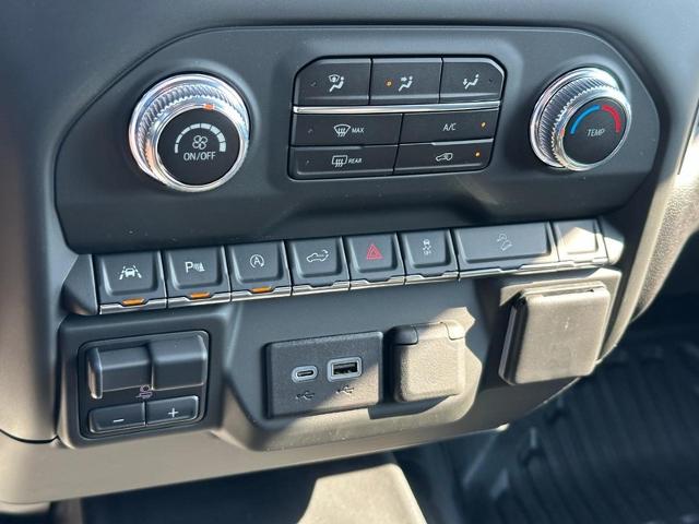 2024 GMC Sierra 1500 Vehicle Photo in COLUMBIA, MO 65203-3903