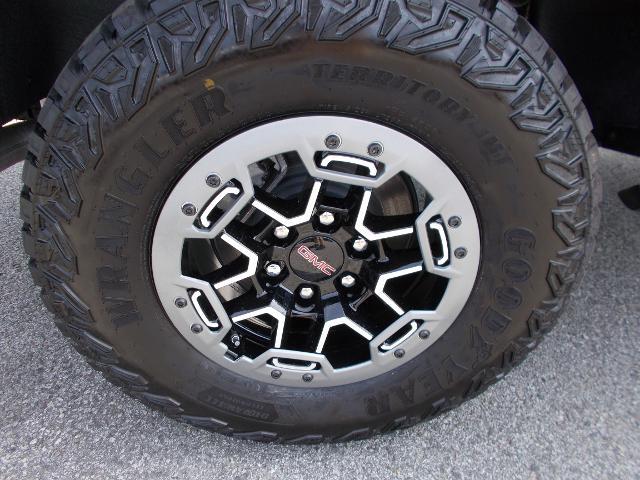 2026 GMC Canyon Vehicle Photo in LOWELL, MA 01852-4336