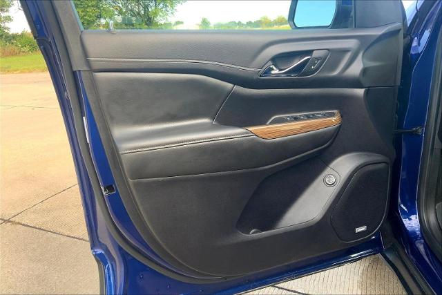 2023 GMC Acadia Vehicle Photo in TOPEKA, KS 66609-0000